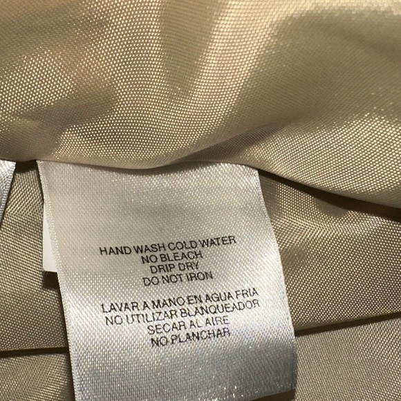 Women’s Vest - Picture 7 of 8